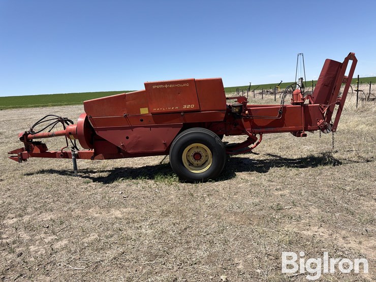 new-holland-320-image-8