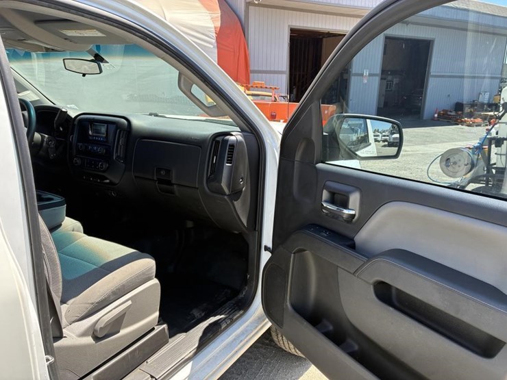 2015-chevrolet-silverado-2500-image-10