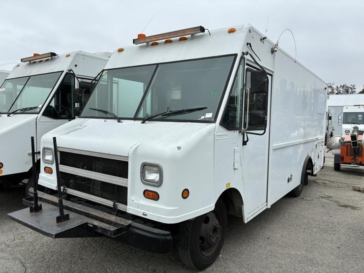 2002-workhorse-p42-image-1