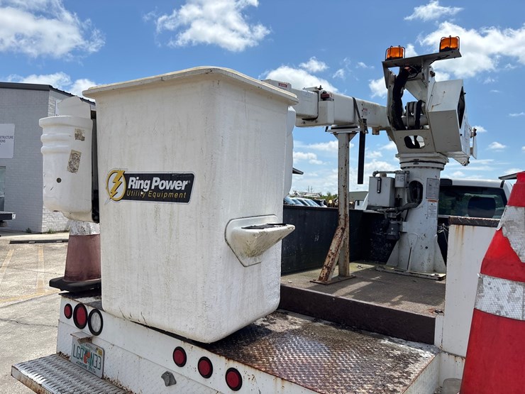 #3616-•-2018-ram-5500-4x4-40ft-bucket-truck-image-5