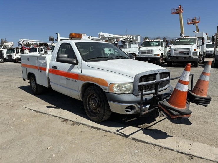 2005-dodge-2500-image-2