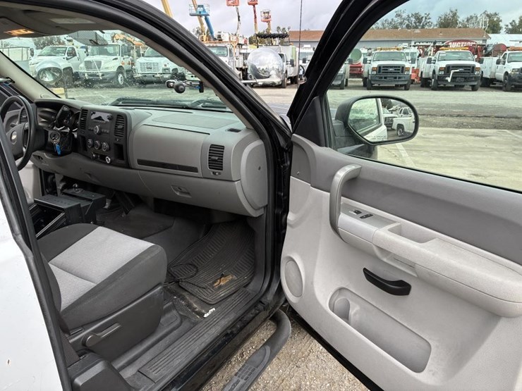 2009-chevrolet-2500hd-image-11