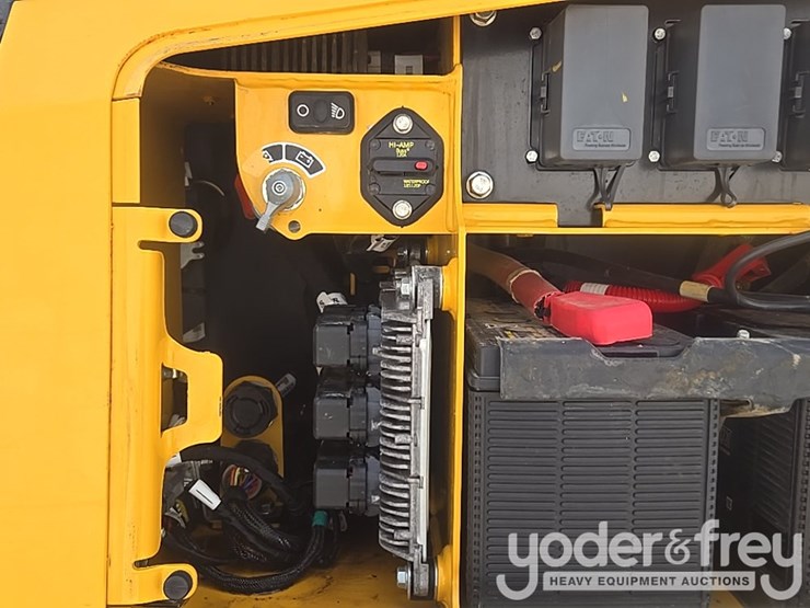 2023-deere-650k-lgp-image-31