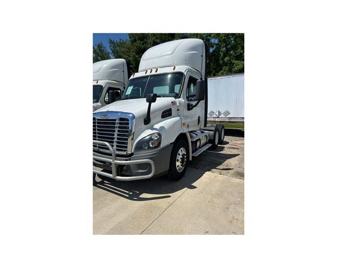 2018-freightliner-cascadia-113-image-1