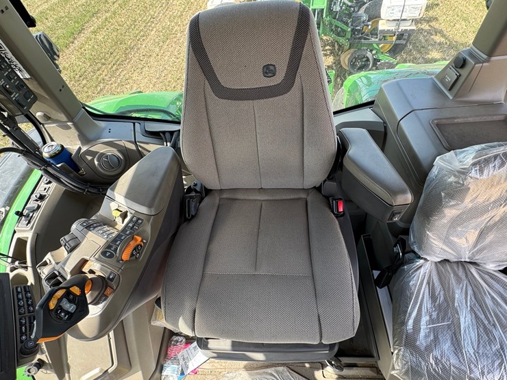 2023-john-deere-8r-340-image-43