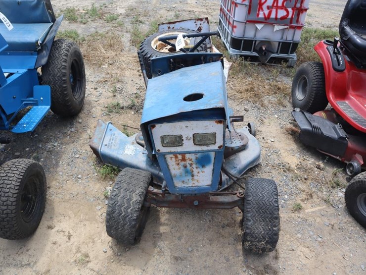 ford-tractor-image-3