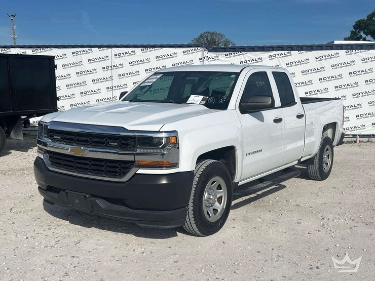 2018-chevrolet-silverado-1500-image-1