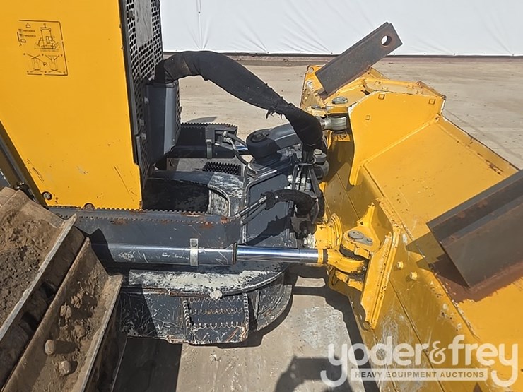 2023-deere-650k-lgp-image-28