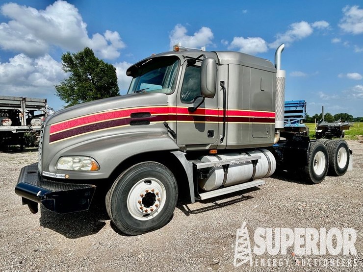(x)-(8-92)-2005-mack-cx613-t/a-wet-kit-truck-tract...-image-1
