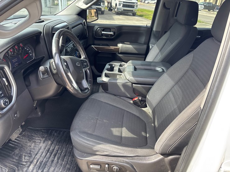 #3625-•-2022-chevrolet-silverado-pickup-truck-image-11