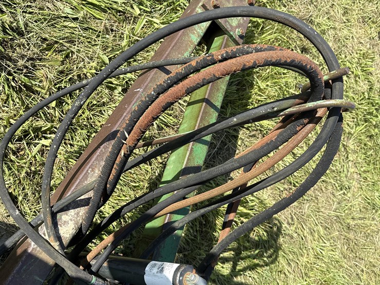 john-deere-230-image-11