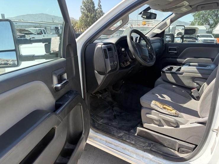 2016-chevrolet-silverado-3500-image-15