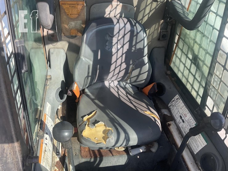 2005-bobcat-s300-image-12