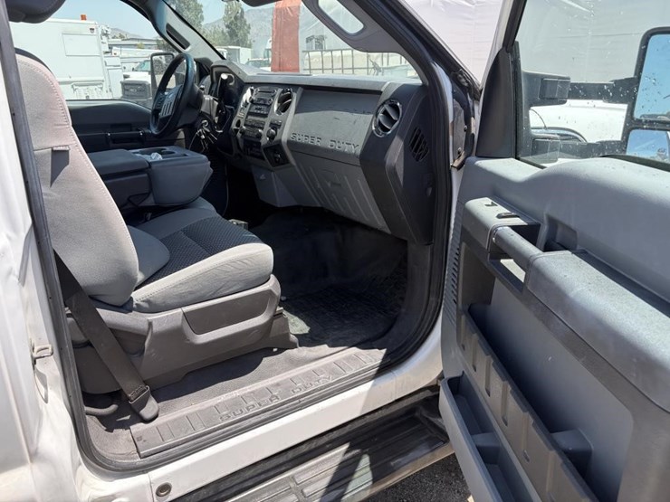 2011-ford-f550-image-10