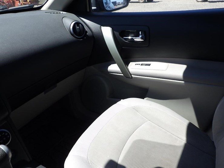 2013-nissan-rogue-image-26