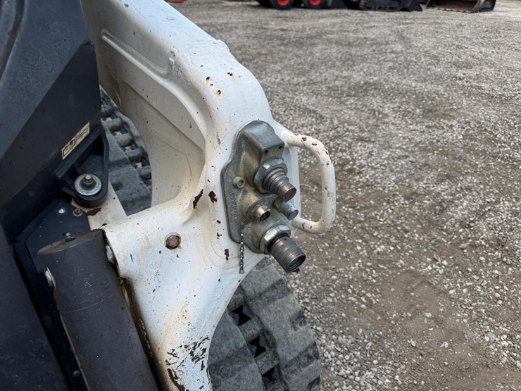 2021-bobcat-t64-image-12