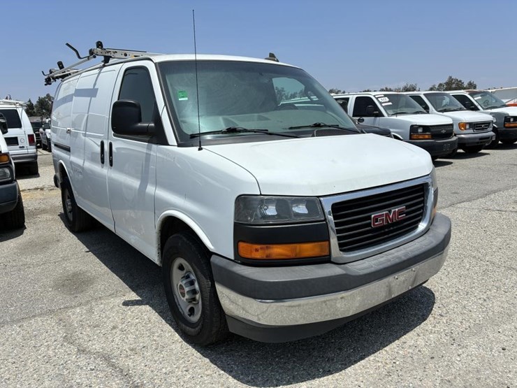 2017-utility-van-image-2