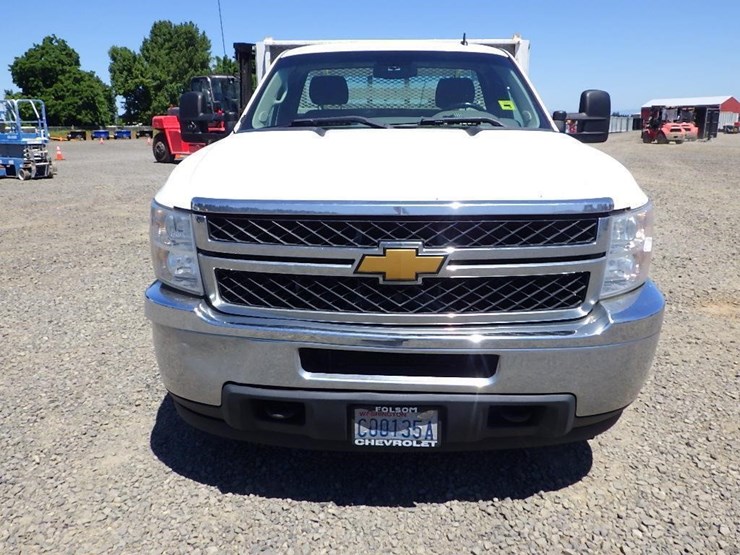 2014-chevrolet-2500hd-image-2