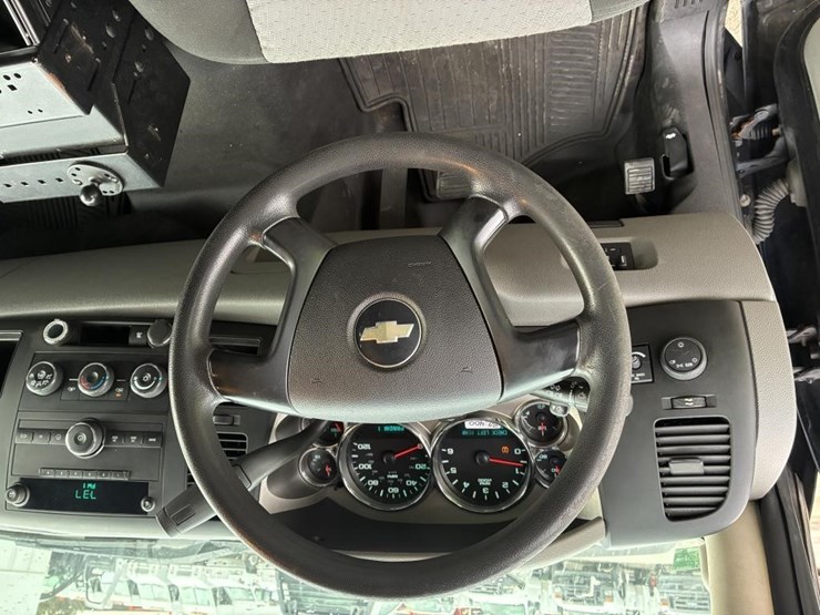 2009-chevrolet-2500hd-image-16