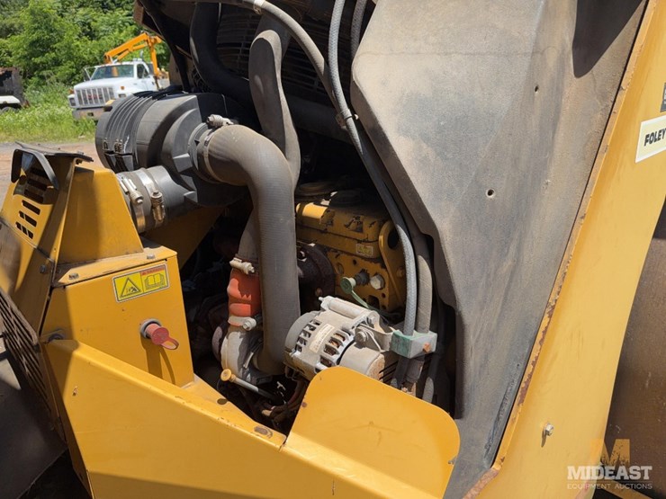 2010-caterpillar-cb64-image-22