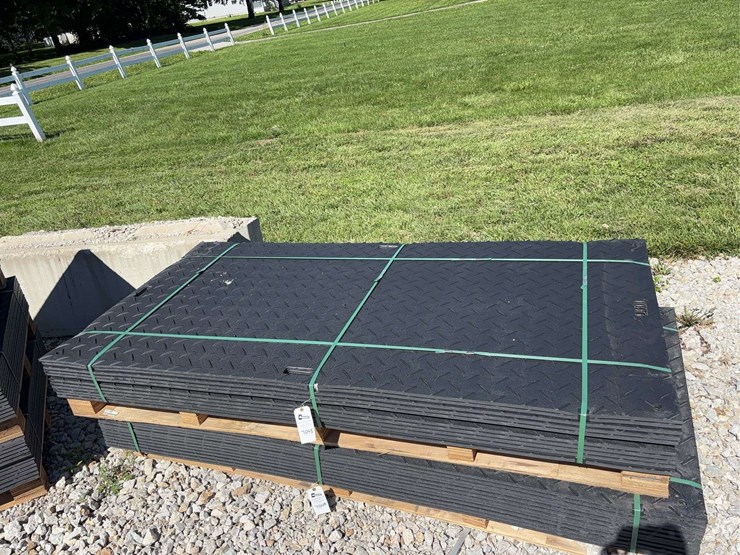 composite-ground-protection-mats,-stacked-on-pallet-image-2