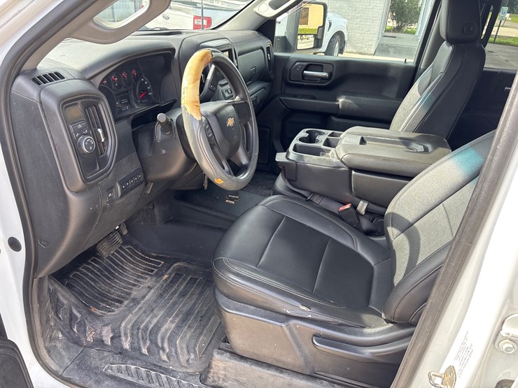 2021-chevrolet-silverado-3500-image-10