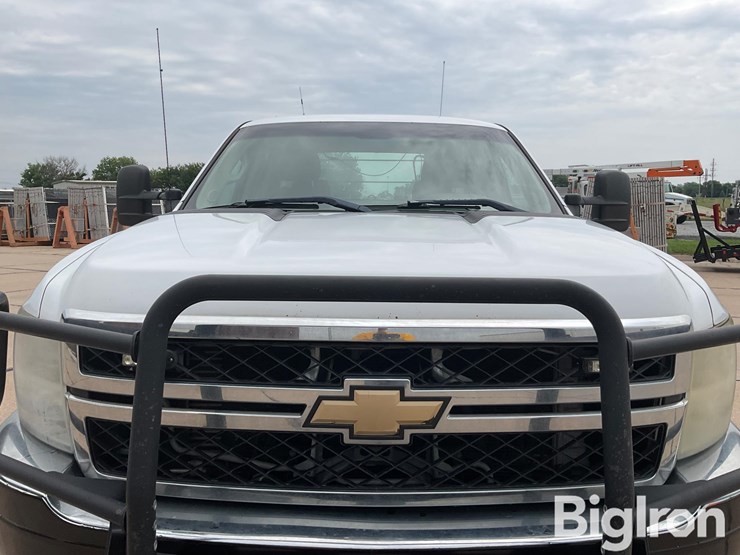 2011-chevrolet-2500-image-12