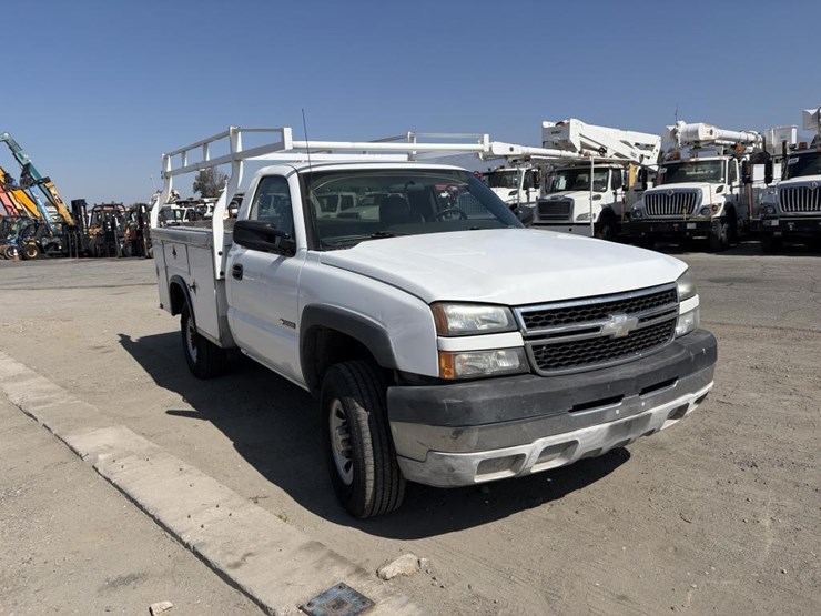2006-chevrolet-3500-image-2