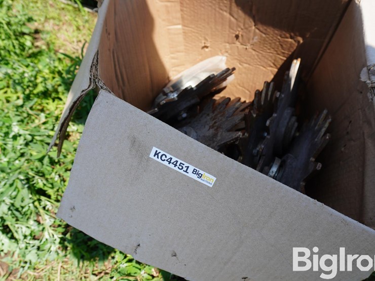 spiked-planter-wheels-image-10