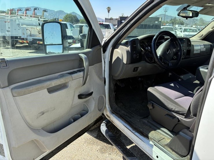 2012-gmc-sierra-2500-image-16