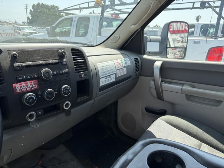 2012-gmc-sierra-2500-image-17