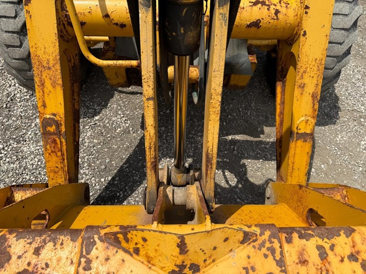 deere-410g-image-10