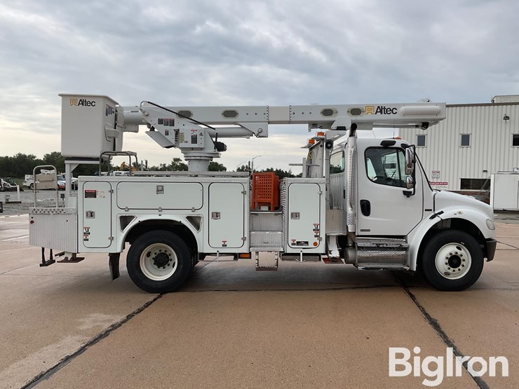 2009-freightliner-m2-106-image-4