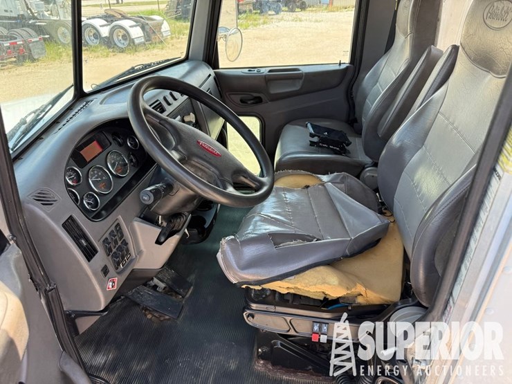 2013-peterbilt-337-image-15