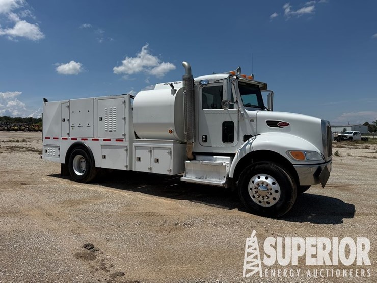 2013-peterbilt-337-image-4