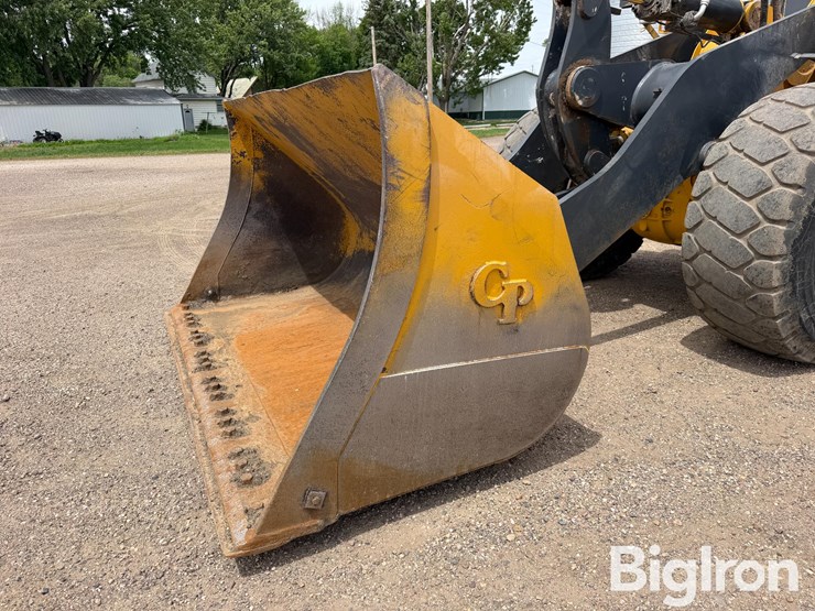 john-deere-744-image-14