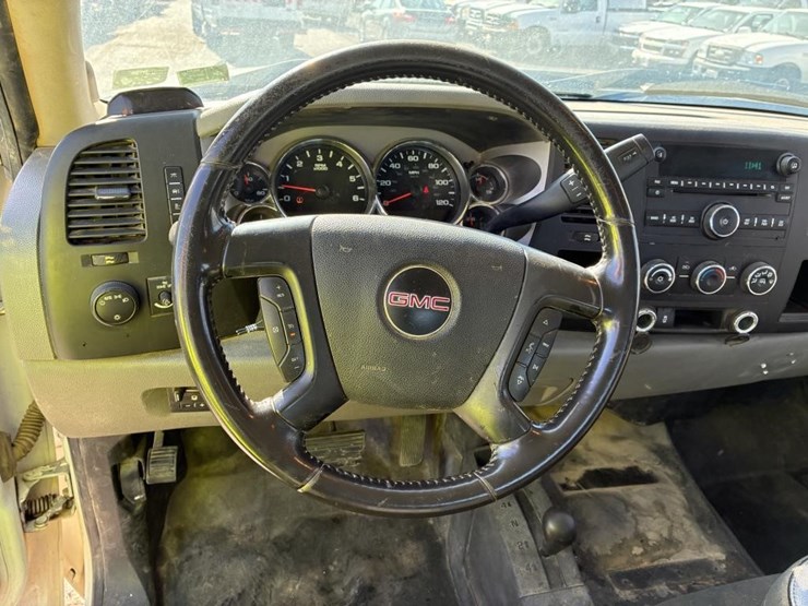 2012-gmc-2500-image-13