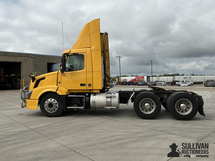 2016-volvo-vnl64t300-image-8