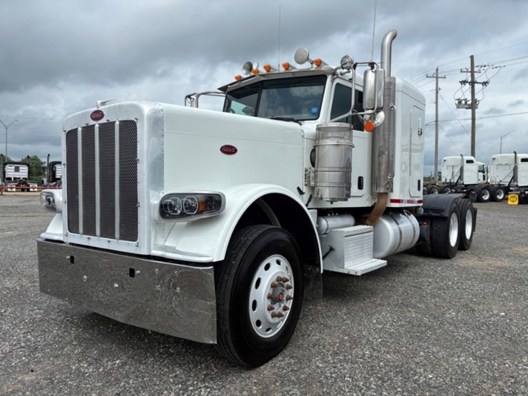 2015-peterbilt-389-image-1
