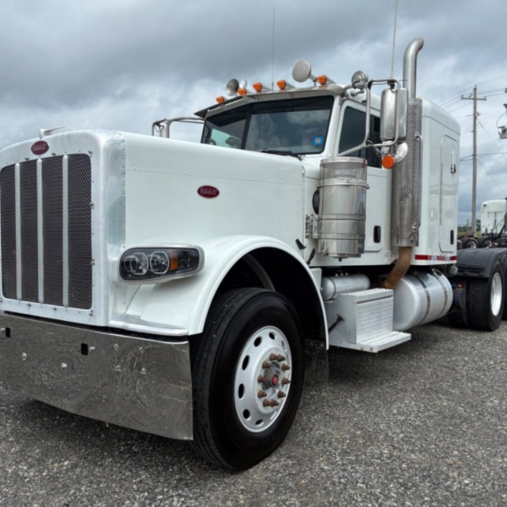 2015 PETERBILT 389