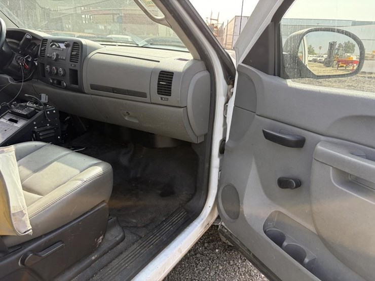 2011-chevrolet-silverado-2500-image-11