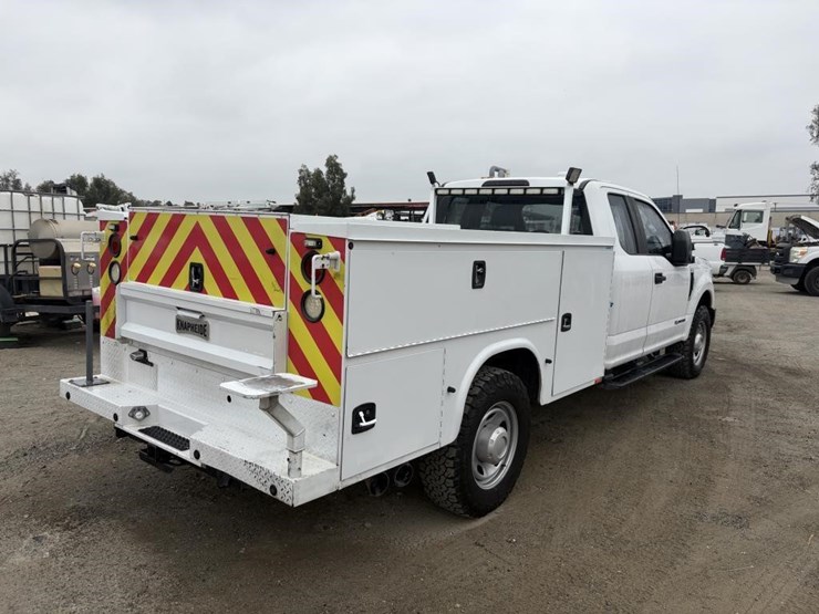2017-ford-f350-xl-image-3