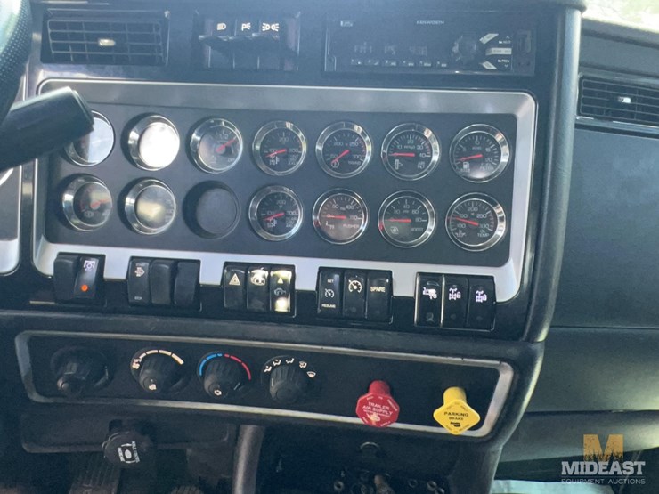 2011-kenworth-t800w-image-40