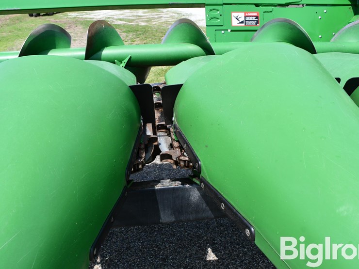 2025-john-deere-6-image-16