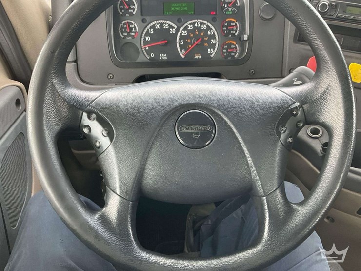2017-freightliner-cascadia-125-image-17