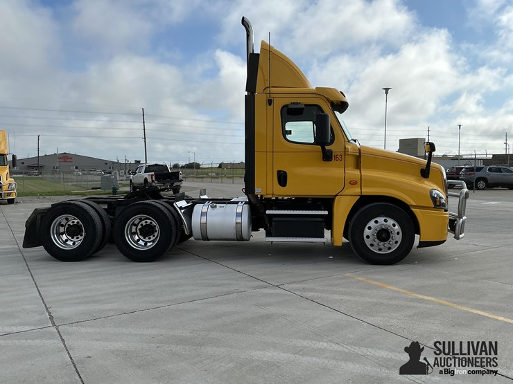 2017-freightliner-cascadia-125-image-4