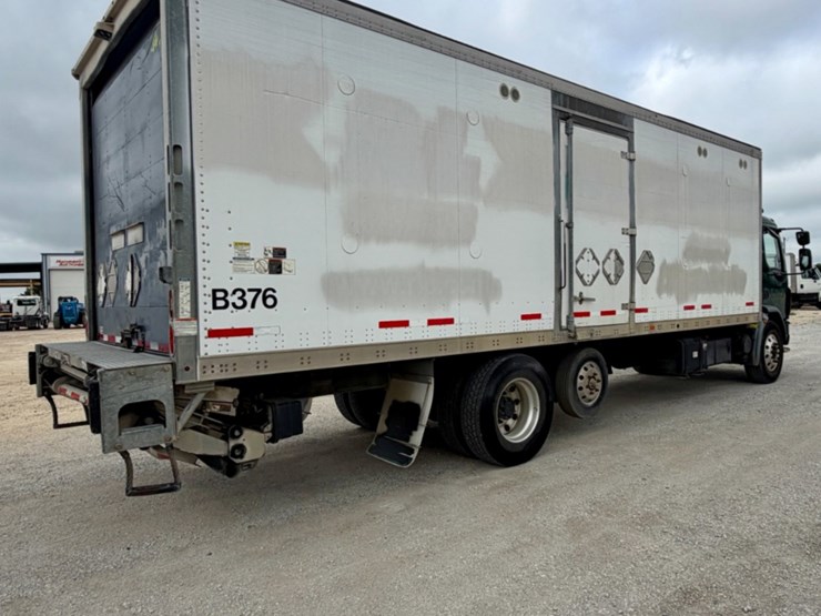 2016-peterbilt-220-image-5