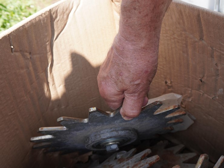 spiked-planter-wheels-image-7