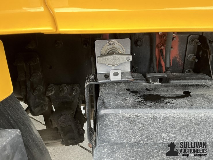 2016-volvo-vnl64t300-image-9