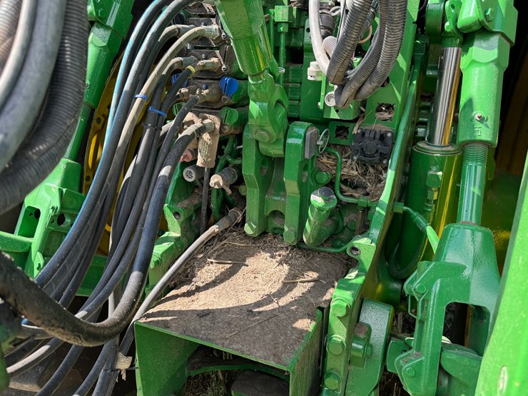 2023-john-deere-8r-340-image-19